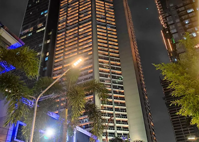 In Makati - Fast Wifi, Big Balcony, Pool And Gym Access