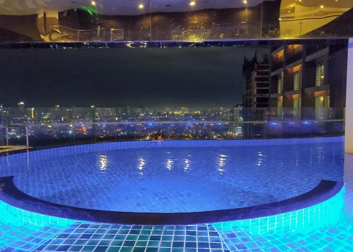 In Makati - Fast Wifi, Big Balcony, Pool And Gym Access *