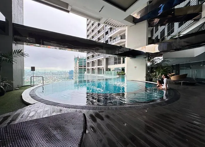 In Makati - Fast Wifi, Big Balcony, Pool And Gym Access *