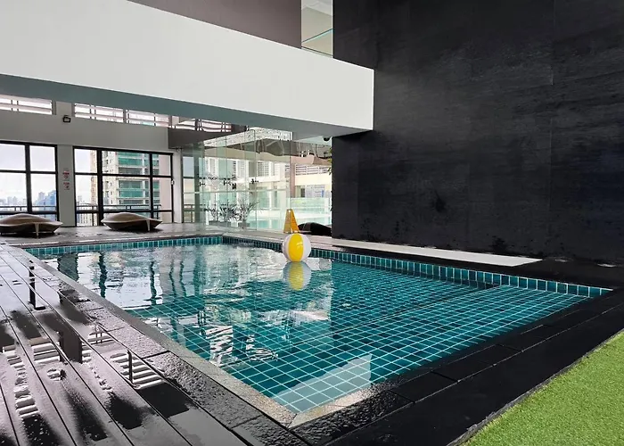 In Makati - Fast Wifi, Big Balcony, Pool And Gym Access Manille