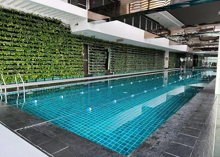 In Makati - Fast Wifi, Big Balcony, Pool And Gym Access
