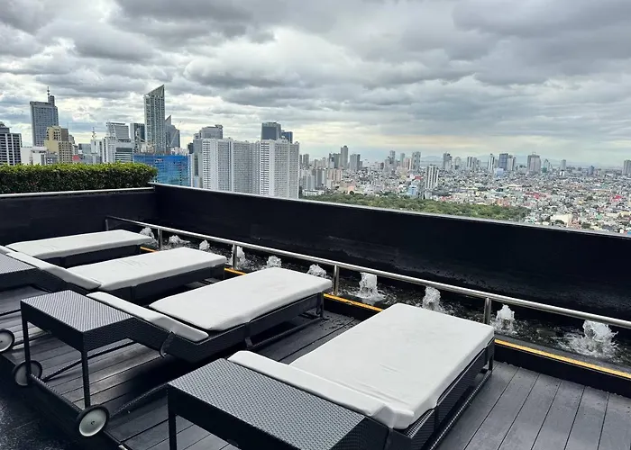 Appartement In Makati - Fast Wifi, Big Balcony, Pool And Gym Access *
