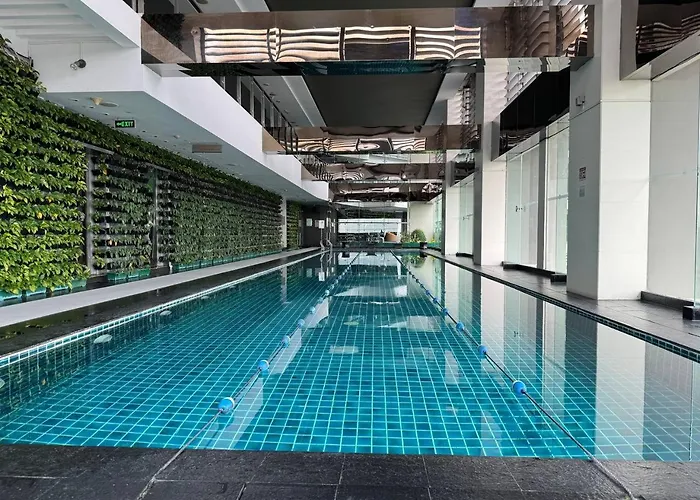 In Makati - Fast Wifi, Big Balcony, Pool And Gym Access *