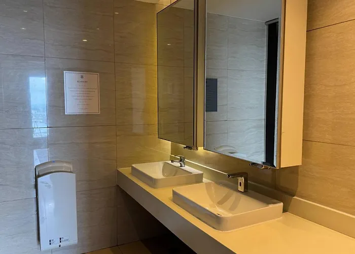 In Makati - Fast Wifi, Big Balcony, Pool And Gym Access Appartement