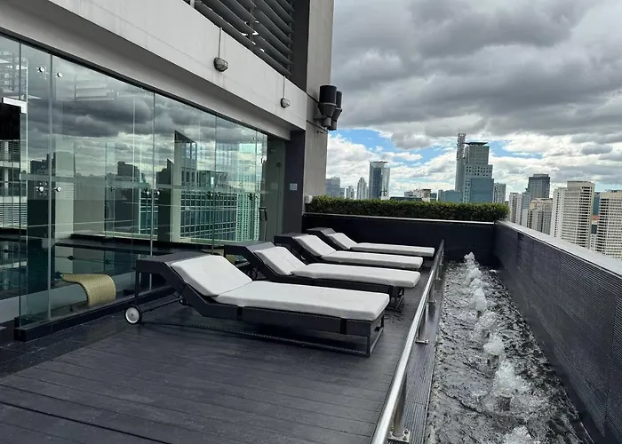 Appartement In Makati - Fast Wifi, Big Balcony, Pool And Gym Access *
