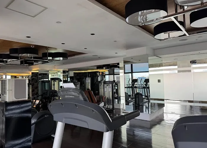In Makati - Fast Wifi, Big Balcony, Pool And Gym Access Manille