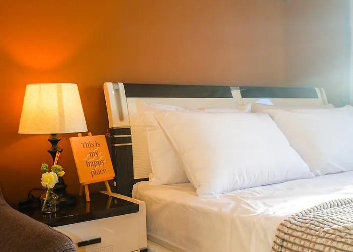 Appartement In Makati - Fast Wifi, Big Balcony, Pool And Gym Access Manille