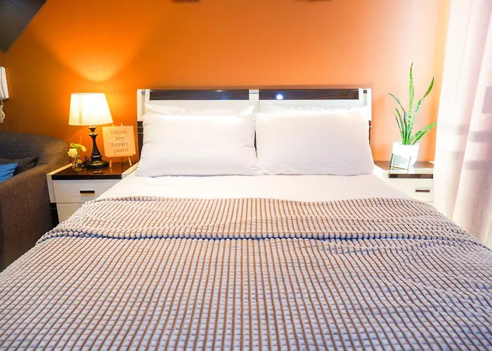 In Makati - Fast Wifi, Big Balcony, Pool And Gym Access *