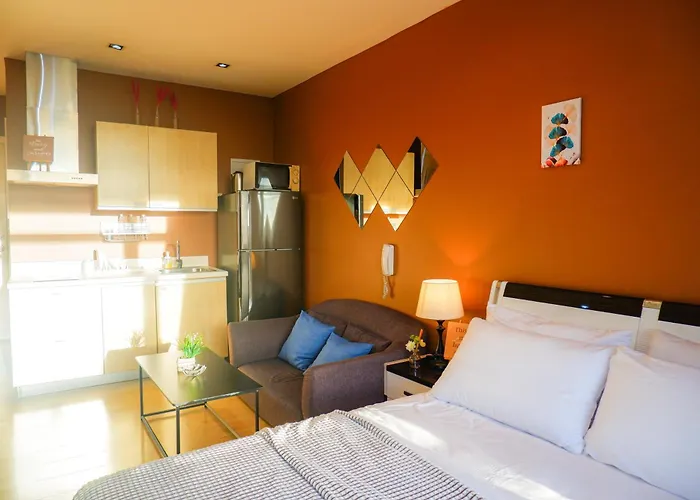 In Makati - Fast Wifi, Big Balcony, Pool And Gym Access Manille