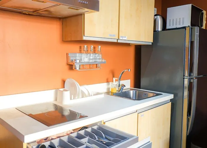 In Makati - Fast Wifi, Big Balcony, Pool And Gym Access Appartement
