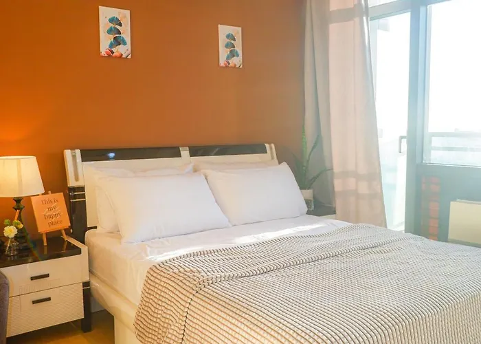 Appartement In Makati - Fast Wifi, Big Balcony, Pool And Gym Access