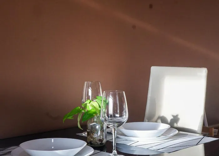 In Makati - Fast Wifi, Big Balcony, Pool And Gym Access *