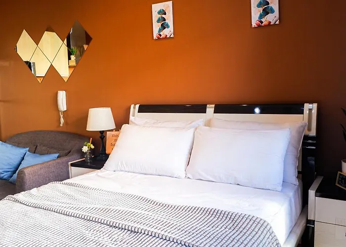 Appartement In Makati - Fast Wifi, Big Balcony, Pool And Gym Access *
