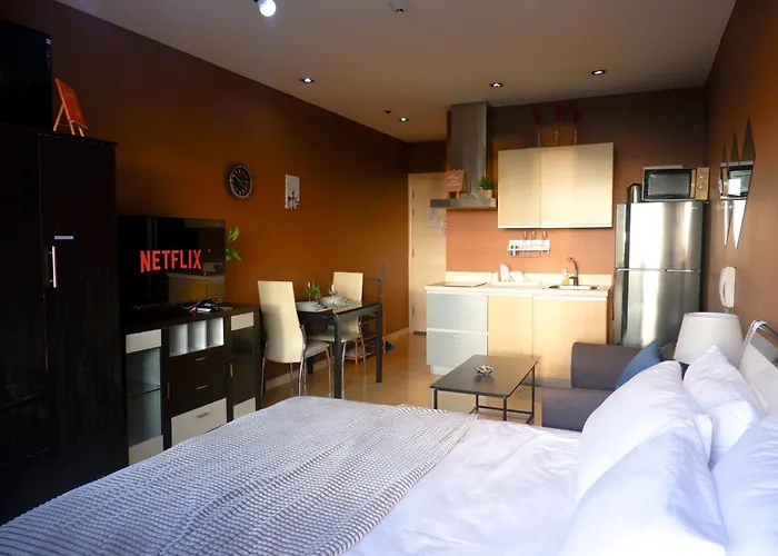 In Makati - Fast Wifi, Big Balcony, Pool And Gym Access * Manille
