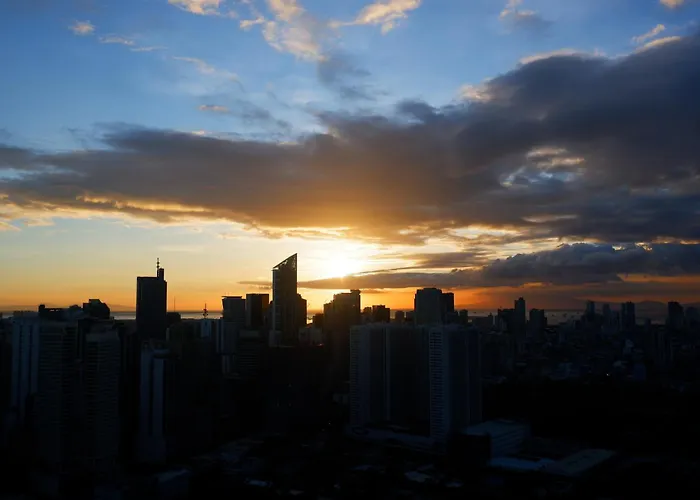 Appartement In Makati - Fast Wifi, Big Balcony, Pool And Gym Access Manille
